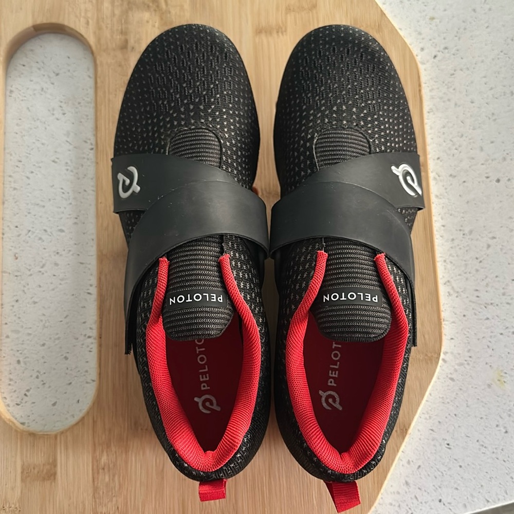 Peleton brand cycling shoes never worn women's end size 8.5